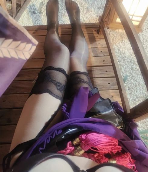 天降女子从二楼掉下来了人物樱花