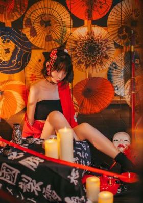 美女用手扒开自己下面